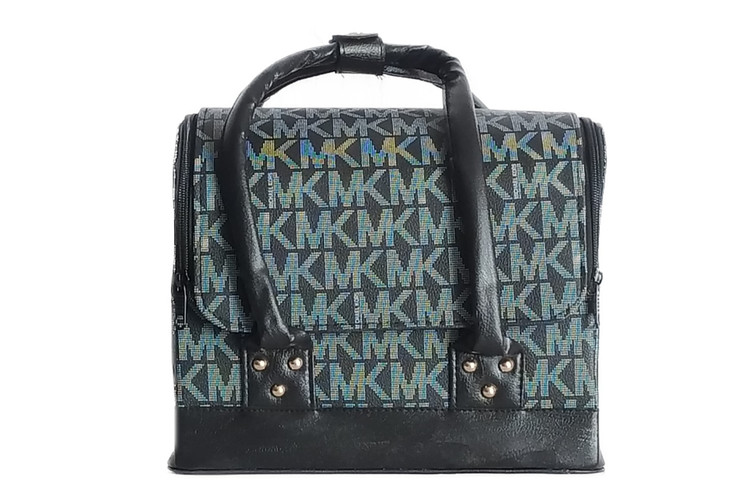 کیف طبقاتی کاشت مژه و تتو