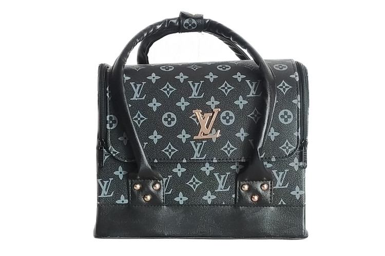 کیف طبقاتی کاشت مژه و تتو